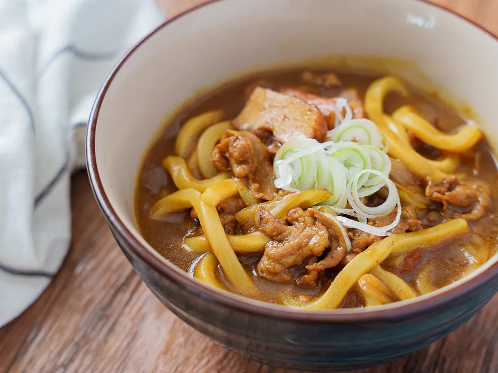 さつま揚げとねぎのカレーうどんのイメージ