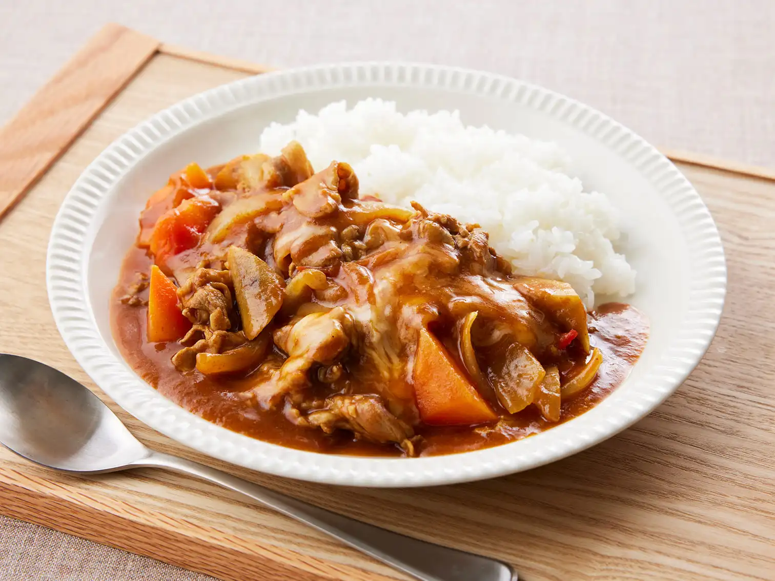 たっぷりトマトと根菜のチーズカレーのイメージ