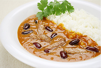 豚肉と豆のフェイジョアーダ風カレー 