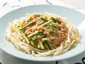 シャキシャキもやしときゅうりのひき肉ソース