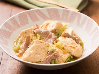 オイスターソースで煮物を上手に！ねぎ肉豆腐