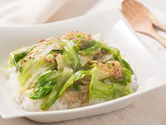 シャッキリレタスとひき肉の旨み丼