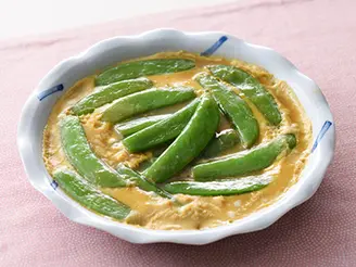 オイスターソースで味付け！絹さやの卵とじ
