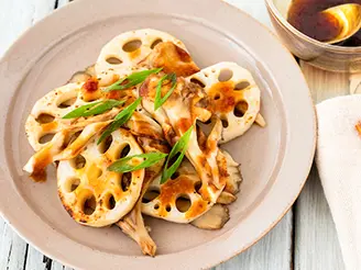 タレが美味しい！れんこんと舞茸のホットサラダ