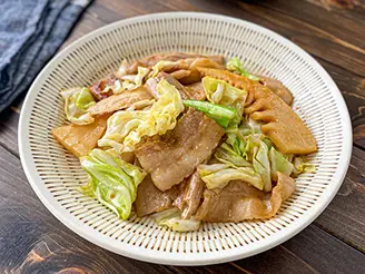 たけのことキャベツの豚バラオイスター炒め