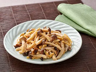 しめじと油揚げのオイスター炒め