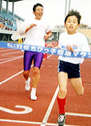 最終ランナーも佐々木七恵さんと楽しく完走