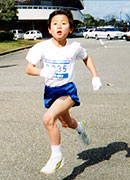 歴代最高タイムを出した2年男子の高橋くん。腰の入った力強いフォーム