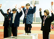 2年女子1・2位は双子の赤松さん。ほとんど同時のゴールだった