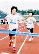 4年男子は勝二くんが宮本くんとの接戦を1秒差で制した。