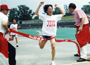 5年女子は山本さんが11分24秒の好タイム。2位は1秒差で村上さんが続いた。