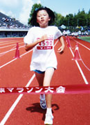 4年女子は石橋さんが7分43秒（昨年度17位）の好タイムで独走Ｖ。