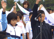 宣誓は6年田口くんと相馬さん。田口くんが2位、相馬さんが2連覇と素晴らしい成績だった。