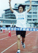 6年男子は柿村くんが11分10秒独走で有終の美を飾る。