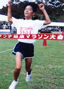 5年女子は吉川さんが11分58秒（昨年度ランク65位）の好タイムで2位以下を1分近く引き離す圧勝だった。