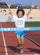 4年男子は松岡くんが独走で快勝。タイムの7分14秒（昨年度ランク10位）の好タイム。