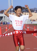 6年女子は小嶋さんが10分10秒の歴代最高タイムでフィニッシュ！中学では課題を明確にし、取り組んで下さい。