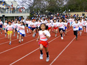 3年女子スタート！マイペースで気持ち良く走ろう！	