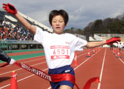 6年女子は鷹本さんが10分45秒（今年度4位）の好タイムで2連覇達成。