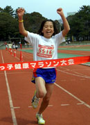 5年女子は石田さんが11分13秒で一人旅。昨年度ランク5位の好タイム。
