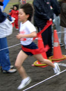 3年女子は橋元さんが3連覇の快走。7分45秒は今年度最高タイムタイ記録。