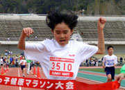 3年女子は岩崎さんが制した。8分05秒（今年度16位）の好タイム。