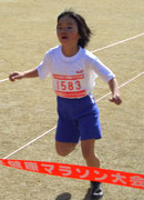 1年女子は平野さんが三重大会記録を20秒更新。6分26秒（今年度4位）の好タイム