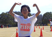 6年女子は星野さんが2連覇。11分02秒（今年度9位）の好タイム。独走での圧勝だった。