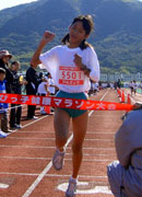 5年女子は笹原さんが11分33秒（昨年度20位）の好タイムで3連覇。この学年も8位までが昨年度ベスト100に入る好タイムだった。