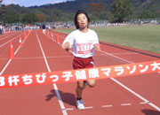 5年女子は奥井さんが5連覇の圧勝。タイムも11分36秒（昨年度23位）の好タイム。