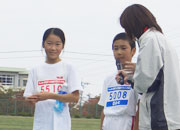 5年男女優勝インタビューを受ける 谷口くんと勝木さん。