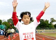 4年女子は山田さんが独走Ⅴ。タイムも7分36秒(昨年度13位)の好タイムをマーク。