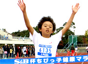 6年男子は西井くんが10分45秒の好タイムで制した。