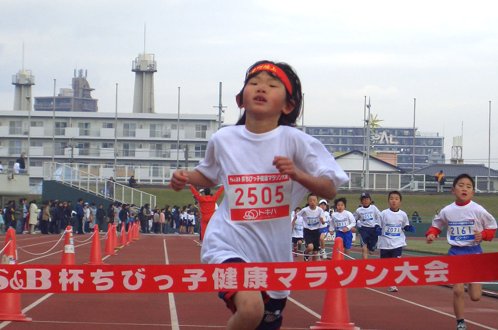 2年女子は工藤さんが6分11秒(昨年度6位)の好タイムで独走Ⅴ。