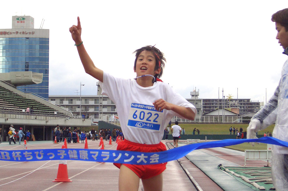 6年男子は後藤くんが4連覇達成！タイムも10分32秒の好タイム。