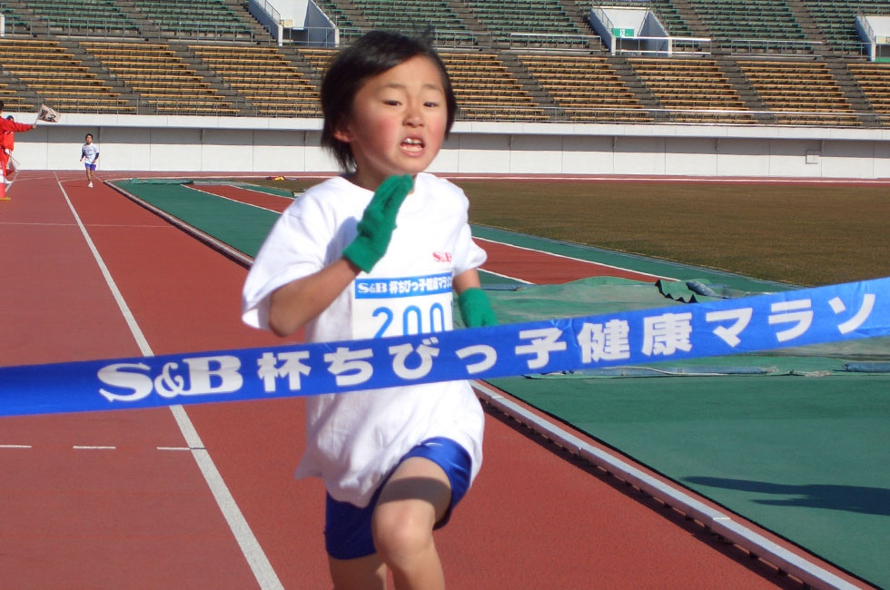 2年男子は相原くんが6分02秒の好タイムで一人抜け出しての圧勝だった。