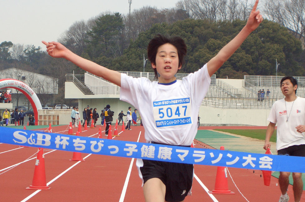 5年男子は平田くんが今年度最高タイムとなる10分20秒の好タイムをマーク。10位までが10分台のハイレベルだった。