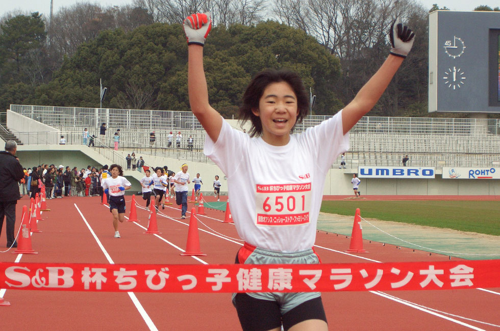 6年女子は大森さんが今年度最高タイム（10分27秒）で4連覇達成！2位には名間さんが10分33秒の好タイムで続いた。