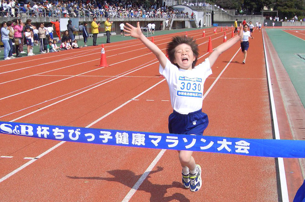 3年男子は野ケ山くんが昨年2位から浮上。7分38秒（今年度14位）の好タイムで制した。
