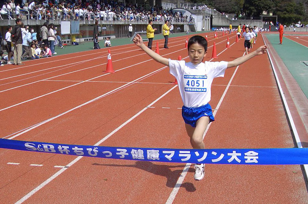 4年男子は岡田くんが接戦を抜け出し、7分13秒（今年度9位）の好タイムをマーク。