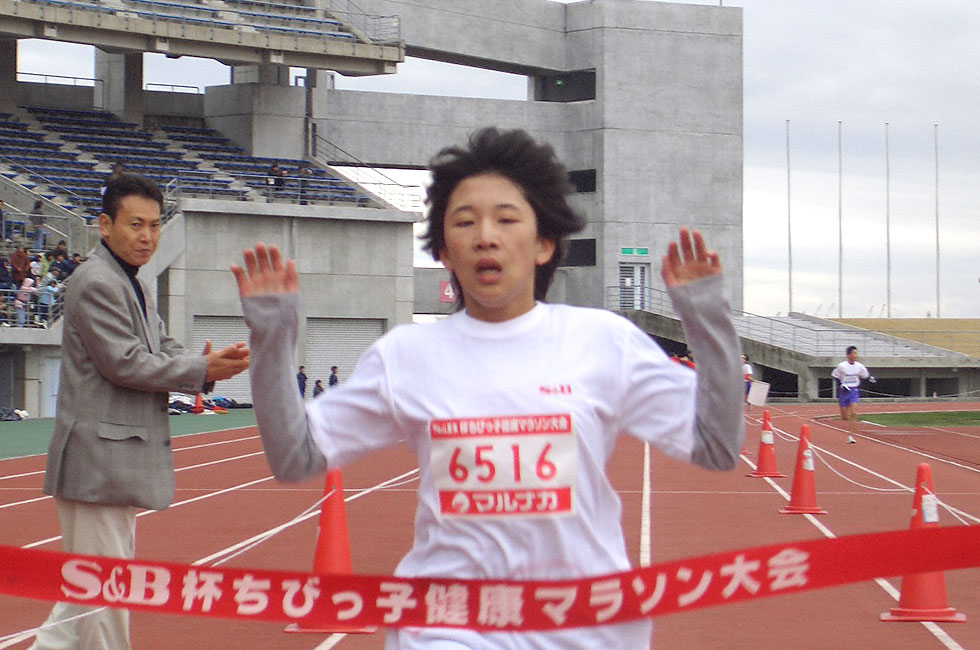 6年女子は松本さんが2連覇。タイムも11分10秒（昨年度ランク16位）と立派。