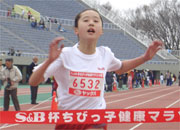 6年女子は千葉大会の星、鈴木さんが5連覇（パチパチ！）。タイムも11分03秒と昨年より35秒短縮（ベスト100平均は20秒）。まだまだ成長途上。