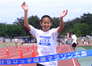 6年男子は黒坂くんが優勝。10分37秒の好タイムをマーク。