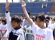 6年の中田くんと三富さんが元気に宣誓。