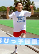 4年男子は竹原くんが独走Ｖ。タイムも7分15秒（昨年度ランク11位）の好タイム。