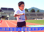 4年男子は野田くんが独走Ｖ。タイムも7分25秒の好タイム。