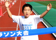 1年男子は生亀くんが昨年度ランク1位を上回る6分08秒の快走を見せた。将来を見据えのんびり楽しく走りましょう。
