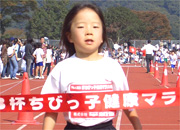 2年女子は杉原さんが独走で2連覇。タイムも昨年度ランク5位の6分07秒をマーク。