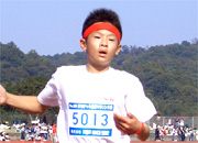 5年男子は高野くんが10分51秒（昨年度10位）の好タイムで初制覇。
