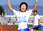 5年男子は望月くんが11分09秒(昨年度37位)の好タイムで独走Ⅴ。2年連続2位からの圧勝劇だった。